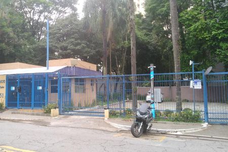 Casa à venda com 790m², 4 quartos e 8 vagas Casa à venda com 790m², 4 quartos e 8 vagasFachada