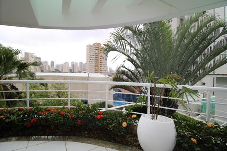 Casa à venda com 790m², 4 quartos e 8 vagasSuíte 3 - Varanda