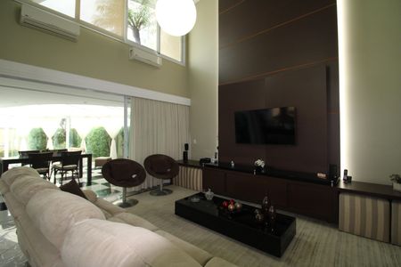 Casa à venda com 790m², 4 quartos e 8 vagasSala