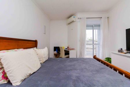 Casa à venda com 270m², 3 quartos e 6 vagasQuarto 1 - suíte com varanda