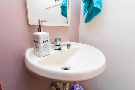 Casa à venda com 270m², 3 quartos e 6 vagasBanheiro 1