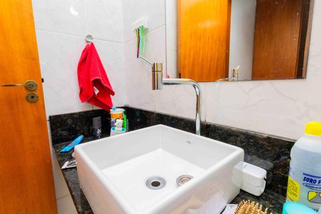 Casa à venda com 270m², 3 quartos e 6 vagasBanheiro da Suíte 2