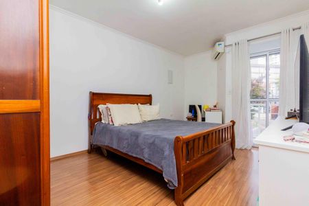 Casa à venda com 270m², 3 quartos e 6 vagasQuarto 1 - suíte com varanda