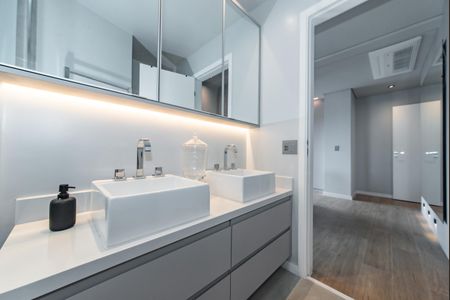 Apartamento à venda com 197m², 3 quartos e 3 vagas Apartamento à venda com 197m², 3 quartos e 3 vagasBanheiro da Suíte 3