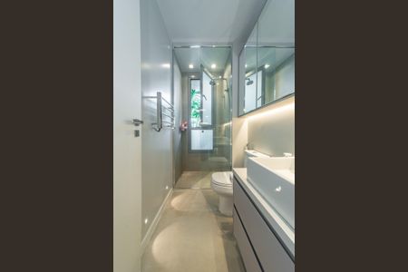 Apartamento à venda com 197m², 3 quartos e 3 vagas Apartamento à venda com 197m², 3 quartos e 3 vagasBanheiro da Suíte 1