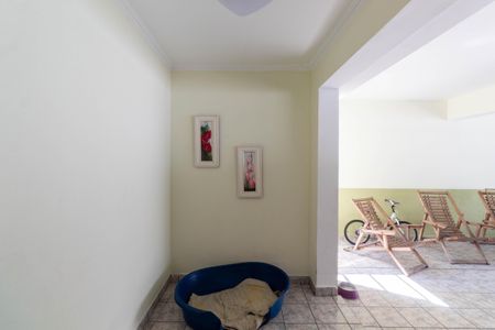 Casa à venda com 550m², 4 quartos e 4 vagas Casa à venda com 550m², 4 quartos e 4 vagasHall