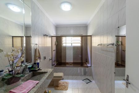 Casa à venda com 550m², 4 quartos e 4 vagas Casa à venda com 550m², 4 quartos e 4 vagasBanheiro da Suíte