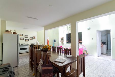 Casa à venda com 550m², 4 quartos e 4 vagas Casa à venda com 550m², 4 quartos e 4 vagasQuintal