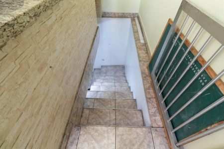 Casa à venda com 550m², 4 quartos e 4 vagas Casa à venda com 550m², 4 quartos e 4 vagasEscada