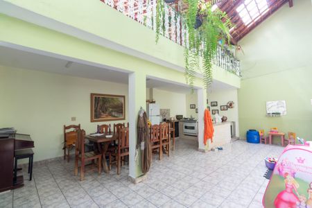 Casa à venda com 550m², 4 quartos e 4 vagas Casa à venda com 550m², 4 quartos e 4 vagasQuintal