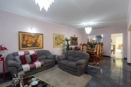 Casa à venda com 550m², 4 quartos e 4 vagas Casa à venda com 550m², 4 quartos e 4 vagasSala