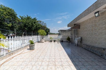 Casa à venda com 550m², 4 quartos e 4 vagas Casa à venda com 550m², 4 quartos e 4 vagasVaranda