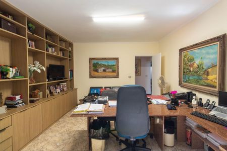 Casa à venda com 550m², 4 quartos e 4 vagas Casa à venda com 550m², 4 quartos e 4 vagasEscritório