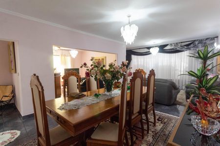 Casa à venda com 550m², 4 quartos e 4 vagas Casa à venda com 550m², 4 quartos e 4 vagasSala