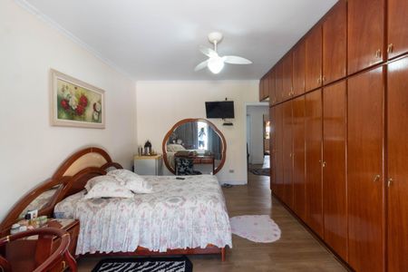 Casa à venda com 550m², 4 quartos e 4 vagas Casa à venda com 550m², 4 quartos e 4 vagasQuarto Suíte