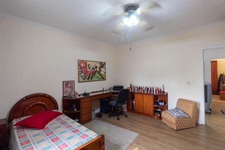 Casa à venda com 550m², 4 quartos e 4 vagas Casa à venda com 550m², 4 quartos e 4 vagasQuarto 1