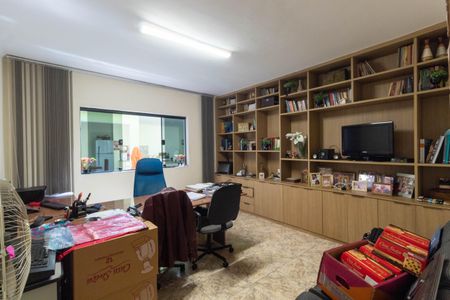 Casa à venda com 550m², 4 quartos e 4 vagas Casa à venda com 550m², 4 quartos e 4 vagasEscritório