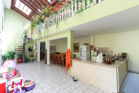 Casa à venda com 550m², 4 quartos e 4 vagas Casa à venda com 550m², 4 quartos e 4 vagasQuintal