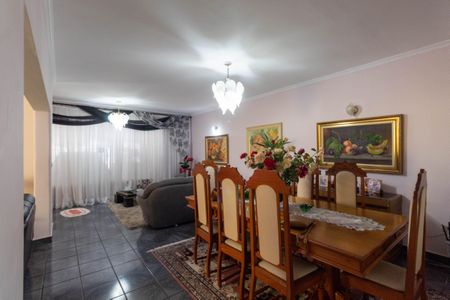 Casa à venda com 550m², 4 quartos e 4 vagas Casa à venda com 550m², 4 quartos e 4 vagasSala