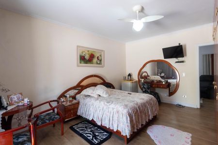 Casa à venda com 550m², 4 quartos e 4 vagas Casa à venda com 550m², 4 quartos e 4 vagasQuarto Suíte