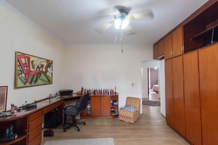 Casa à venda com 550m², 4 quartos e 4 vagas Casa à venda com 550m², 4 quartos e 4 vagasQuarto 1