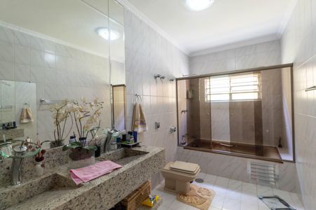 Casa à venda com 550m², 4 quartos e 4 vagas Casa à venda com 550m², 4 quartos e 4 vagasBanheiro da Suíte