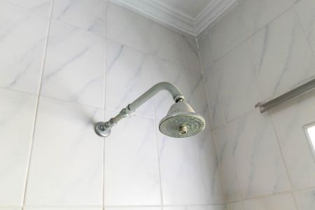 Casa à venda com 550m², 4 quartos e 4 vagas Casa à venda com 550m², 4 quartos e 4 vagasChuveiro