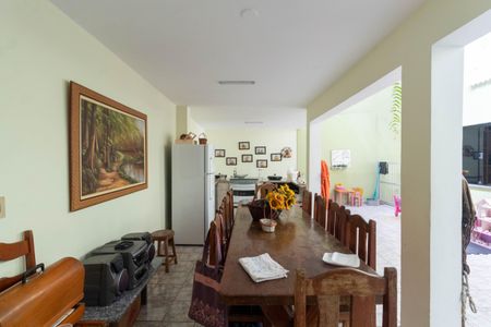 Casa à venda com 550m², 4 quartos e 4 vagas Casa à venda com 550m², 4 quartos e 4 vagasQuintal