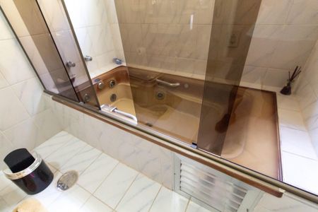 Casa à venda com 550m², 4 quartos e 4 vagas Casa à venda com 550m², 4 quartos e 4 vagasBanheiro da Suíte