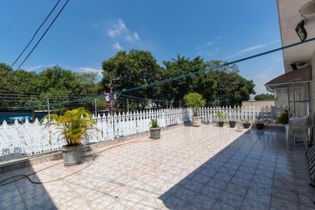 Casa à venda com 550m², 4 quartos e 4 vagas Casa à venda com 550m², 4 quartos e 4 vagasVaranda