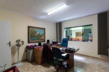 Casa à venda com 550m², 4 quartos e 4 vagas Casa à venda com 550m², 4 quartos e 4 vagasEscritório