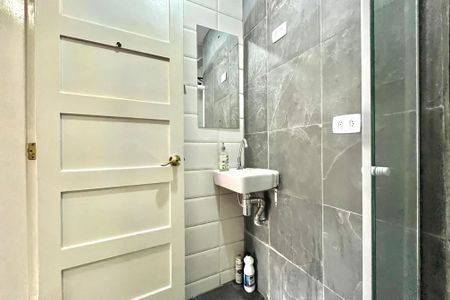 Casa à venda com 140m², 3 quartos e sem vaga Casa à venda com 140m², 3 quartos e sem vagaBanheiro Social