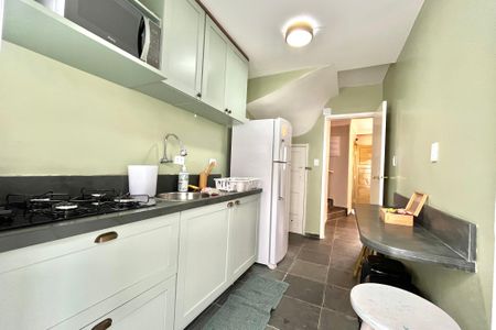 Casa à venda com 140m², 3 quartos e sem vaga Casa à venda com 140m², 3 quartos e sem vagaCozinha