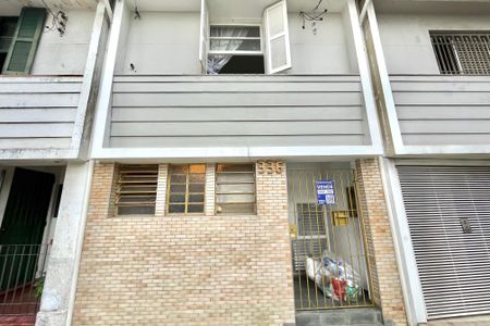 Casa à venda com 140m², 3 quartos e sem vaga Casa à venda com 140m², 3 quartos e sem vagaFachada