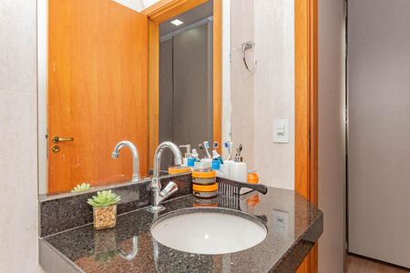 Casa à venda com 250m², 3 quartos e 2 vagasBanheiro da Suíte 2