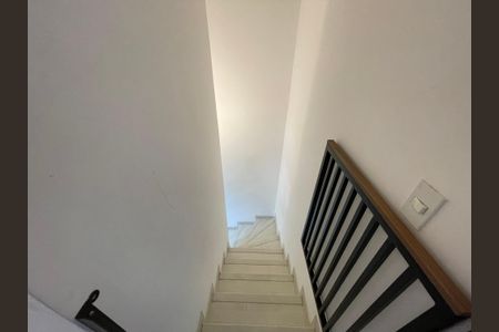 Casa de condomínio à venda com 144m², 2 quartos e 1 vaga Casa de condomínio à venda com 144m², 2 quartos e 1 vagaEscada