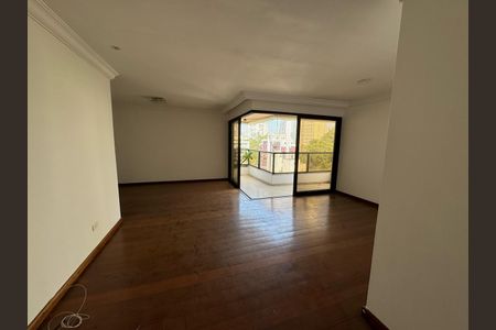 Apartamento à venda com 242m², 4 quartos e 4 vagasFoto 02