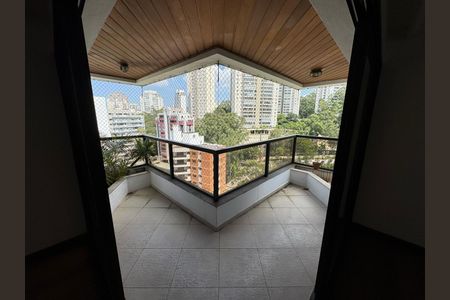 Apartamento à venda com 242m², 4 quartos e 4 vagasFoto 06