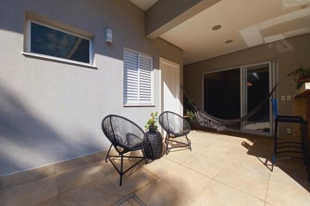 Casa de condomínio à venda com 325m², 5 quartos e 4 vagasÁrea comum