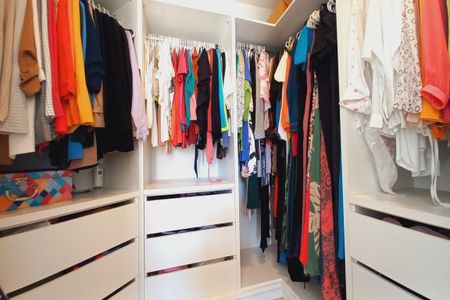 Casa de condomínio à venda com 325m², 5 quartos e 4 vagasCloset da suíte 2