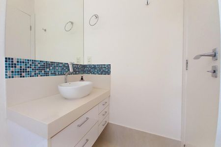 Casa de condomínio à venda com 325m², 5 quartos e 4 vagasBanheiro da Suíte 4