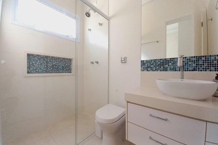 Casa de condomínio à venda com 325m², 5 quartos e 4 vagasBanheiro da Suíte 4