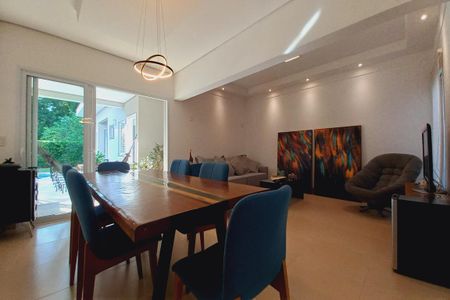 Casa de condomínio à venda com 325m², 5 quartos e 4 vagasSala de TV