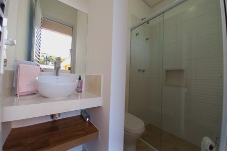 Casa de condomínio à venda com 325m², 5 quartos e 4 vagasBanheiro da Academia