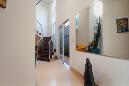 Casa de condomínio à venda com 325m², 5 quartos e 4 vagasHall de Entrada