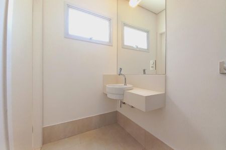 Casa de condomínio à venda com 325m², 5 quartos e 4 vagasBanheiro da Suíte 5