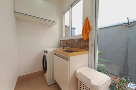 Casa de condomínio à venda com 325m², 5 quartos e 4 vagasLavanderia