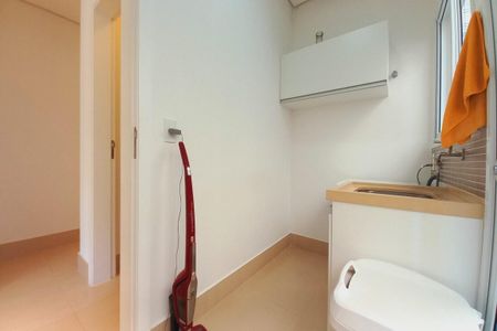 Casa de condomínio à venda com 325m², 5 quartos e 4 vagasLavanderia