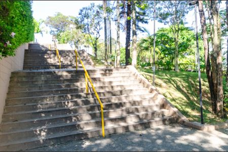 Apartamento à venda com 53m², 2 quartos e 1 vaga Apartamento à venda com 53m², 2 quartos e 1 vagaEscada