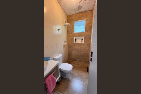 Casa à venda com 243m², 3 quartos e 2 vagasBanheiro